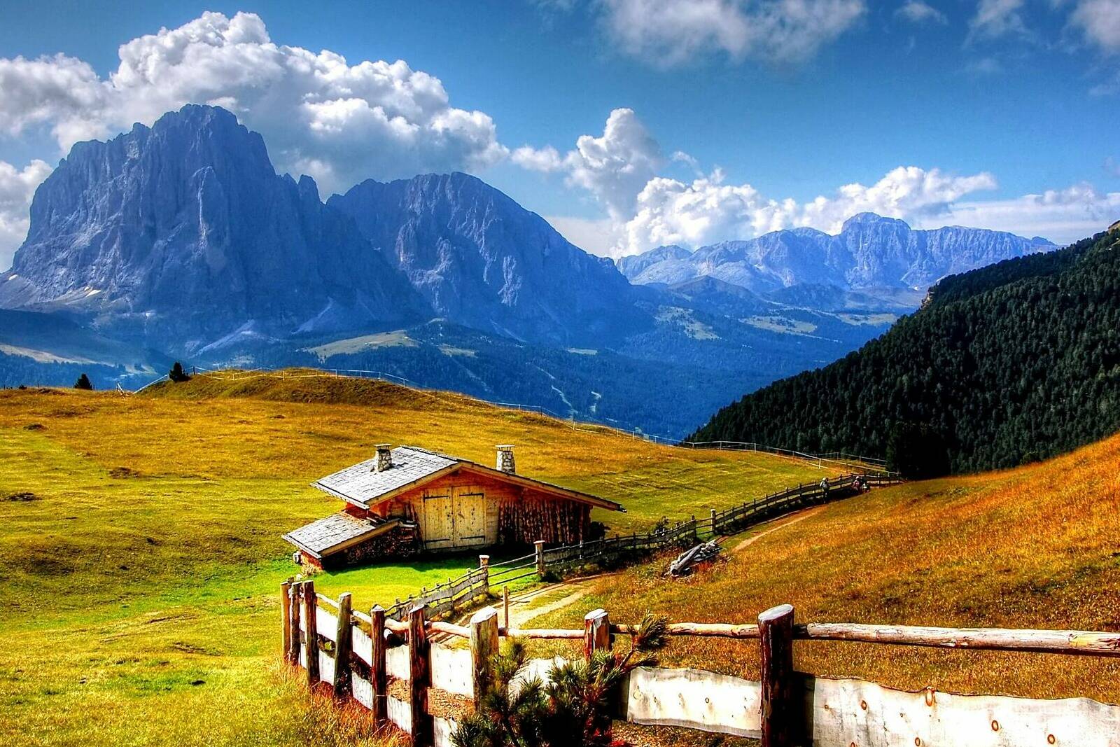 Foto_©_Suedtirol_Pixabay.com_dolomites-2193578-scaled